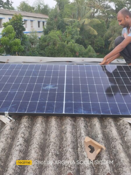 LOOM SOLAR 550 WATT HALFCUT MONOPERC 144 CELLS 10 BASBAR